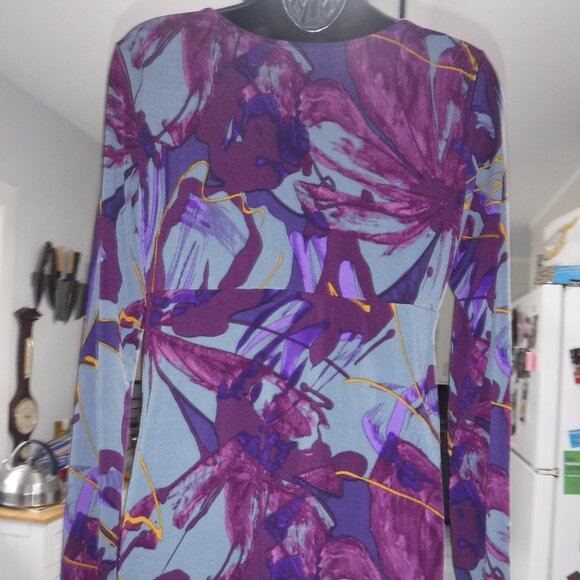 Daisy Fuentes artistic slinky top in size US M. - Picture 3 of 8